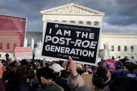 Abtreibungsrechtler versammeln sich vor dem Obersten Gerichtshof in Washington