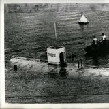 Der Schweizer Physiker Auguste Piccard konstruierte dieses Bathyscaph genannte Tauchboot, welches 1953 in Italien vom Stapel gelassen wurde. Das Wort Bathyscaph setzt sich aus den griechischen Wörtern "bathos" für tief und "skaphos" für Schiff zusammen. Noch im selben Jahr unternahm er mit seinem Sohn Jacques – der mit der "Trieste" ein paar Jahre später noch einen Rekord aufstellen sollte – die ersten Tauchgänge. Ende August erreichten die Beiden vor Capri eine Tiefe von 1100 Metern. Ende September gelang es ihnen, im Tyrrhenischen Meer 3150 Meter tief zu tauchen. Der Großteil des Unterwasserfahrzeugs bestand aus dem gut 15 Meter langem Auftriebskörper. Darunter hing eine Stahlkugel für Passagiere. 