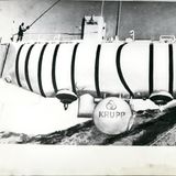 1958 verkauften die Piccards die "Trieste" an die US-Marine. Jacques Piccard war aber noch hauptverantwortlich für den Betrieb des Unterseeboots. Sein Vater schuf für die "Trieste" eine Tiefseetauchkugel, die von Krupp in Essen gebaut wurde. Mit dieser gelang es Sohn Jacques und dem Amerikaner Don Walsh am 23. Januar 1960 im Challengertief des Marianengrabens im Pazifik eine Tauchtiefe von rund 10.916 Meter zu erreichen. Damit waren sie die Ersten, die eine der tiefsten Stellen der Erde erreichten. Selbst in dieser Tiefe wurden am Meeresgrund Fische gesichtet. Walsh und Piccard brauchten für den Tauchgang zum Grund knapp fünf Stunden. Dort verweilten sie rund eine halbe Stunde und tauchten in drei Stunden und 17 Minuten wieder auf. 