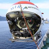 Auch Russland mischt in der Tiefseeforschung mit. 1987 in Finnland gebaut, bricht die "Mir-1" vom Forschungsschiff Akademik Keldysch aus auf zu Missionen in der Tiefsee. Das Tauchboot kann rund 6000 Meter tief tauchen und wurde beispielsweise auch für Tauchfahrten zum Wrack der "Titanic" eingesetzt. Aufsehenerregend war auch die Tauchmission des knapp 19 Tonnen schweren Gefährts, das drei Menschen an Bord beherbergen kann, im Jahr 2007 zum Meeresboden des Nordpols. 