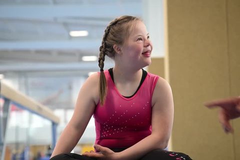 Video: 13-jährige Turnerin freut sich auf Special Olympics