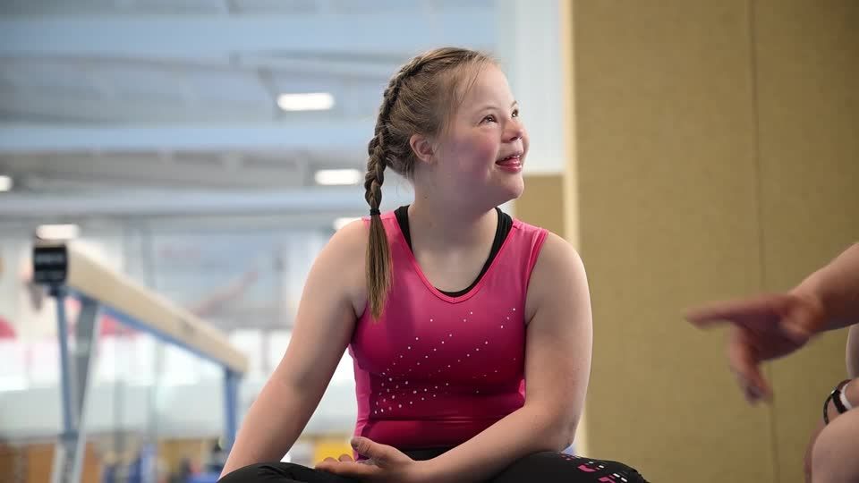 Video: 13-jährige Turnerin freut sich auf Special Olympics