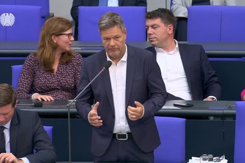 Video: Habeck: Einbau einer klimaneutralen Heizung "kein Strafprogramm"