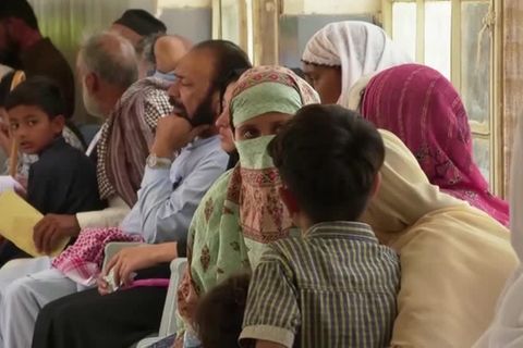 Video: Gesunkenes Flüchtlingsschiff: DNA-Tests sollen bei Suche nach Opfern helfen