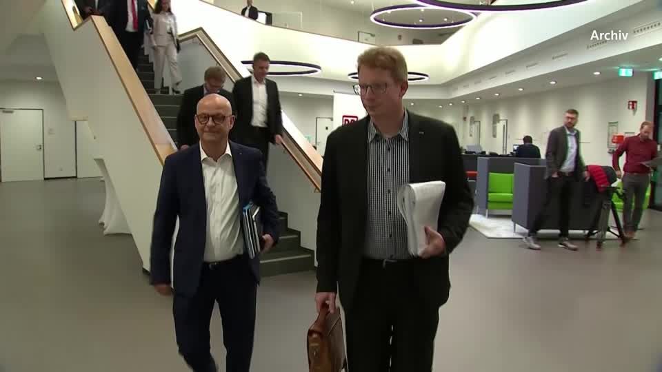 Video: Tarifverhandlungen zwischen Bahn und EVG sind gescheitert Video: Tarifverhandlungen zwischen Bahn und EVG sind gescheitert