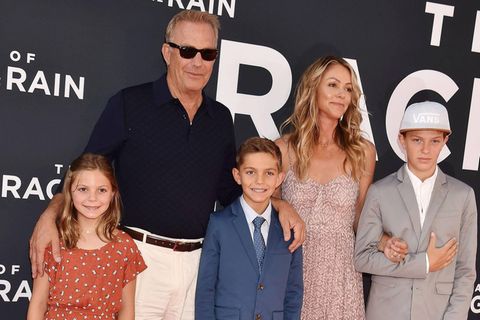 Kevin Costner und seine Frau Christine Baumgartner mit den drei gemeinsamen Kindern