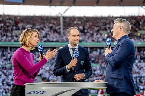 Sportschau-Moderatorin Jenny Wellmer, RB-Leipzig-Geschäftsführer Oliver Mintzlaff (m.) und TV-Experte Bastian Schweinsteiger