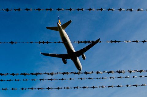 Die Abschiebung eines Pakistaners aus Sachsen wird vom Flüchtlingsrat heftig kritisiert (Symbolbild)