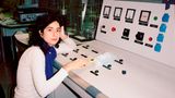 Asli Özçelic in einem Physiklabor
