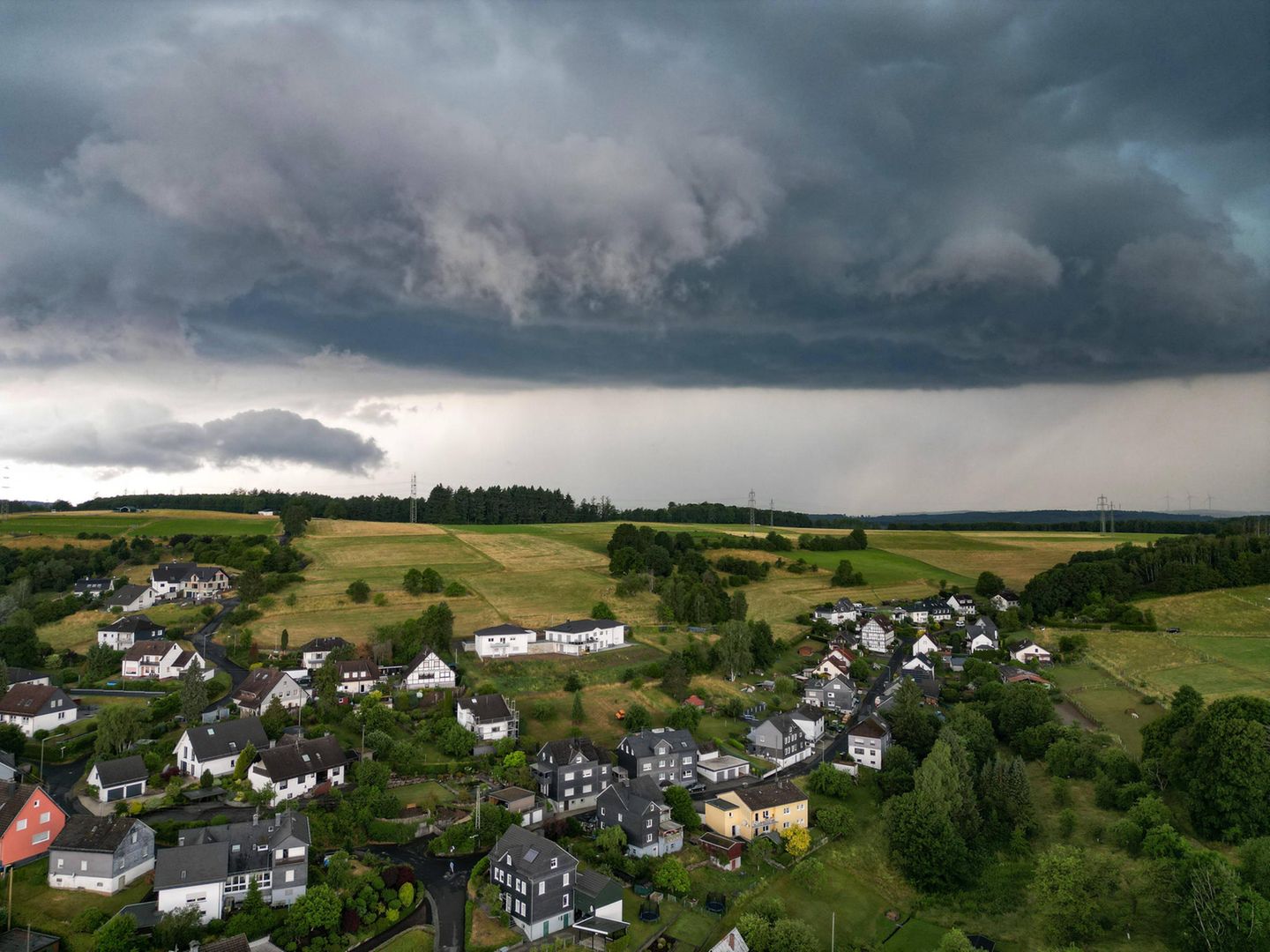 Dunkle Wolken über Siegen-Oberschelden