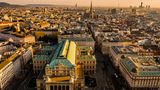 Mit einem breit ausgebauten Fahrradwege-Netz sichert sich Wien den zweiten Platz. Insgesamt verfügt die österreichische Metropole über mehr als 1600 Kilometer Radwege im gesamten Stadtgebiet. Radfahrer müssen allerdings mit kleineren Steigungen rechnen, insgesamt gibt es einen Höhenunterschied von 505 Metern. Wer kein eigenes Rad hat, der kann sich bei einer von 402 Bikesharing-Stationen eins ausleihen. Mit durchschnittlich 144 Regentagen stehen die Chancen für eine trockene Tour vor allem im Sommer gut. 