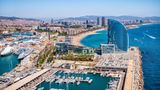 Mit dem Rad an den Strand, über die weltberühmte Flaniermeile Rambla de Badal oder doch von Sehenswürdigkeit zu Sehenswürdigkeit fahren – in Barcelona gibt es viele Möglichkeiten für eine ausgiebige Radtour. Zwar gibt es nur 204 Kilometer Radwege in der spanischen Metropole, dafür aber ein breit ausgebautes Bikesharing-Angebot (1735 Stationen). Radfahrer müssen in der Stadt einen Höhenunterschied von bis zu 509 Metern überwinden und sollten an durchschnittlich 121 Tagen im Jahr mit Regen rechnen. 