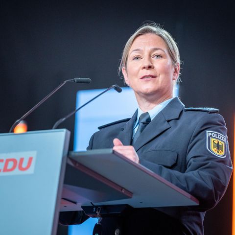 Claudia Pechstein in Uniform beim CDU-Konvent