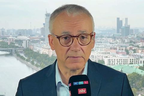 "Nachschub ins Kriegsgebiet möglichst unterbinden": Moskau-Reporter über die Bedeutung der beschossenen Krim-Brücke