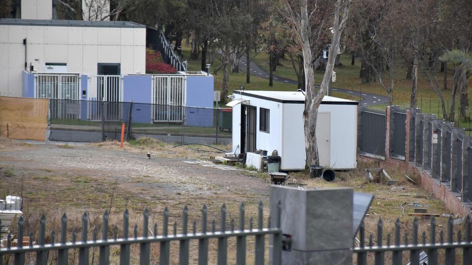 In diesem kleinen Wohncontainer lebt der Landbesetzer