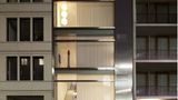...was daran liegt, dass das Luxusobjekt deutlich höher als breit ist. Und abends die Gardinen zuziehen, sonst sitzt man wie im Schaufenster.