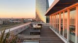 8. Platz: Frankfurt, 12.000 Euro kalt  "Exklusives Rooftop Ensemble" mit Blick über Frankfurt. Hier können Sie beim Sundowner den Bankern im Büroturm nebenan zuprosten.