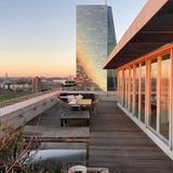 8. Platz: Frankfurt, 12.000 Euro kalt  "Exklusives Rooftop Ensemble" mit Blick über Frankfurt. Hier können Sie beim Sundowner den Bankern im Büroturm nebenan zuprosten.