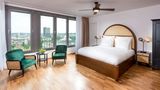 Platz 5: Nochmal Berlin-Kreuzberg, nochmal 12.000 Euro kalt  Wenn die Wintergarten-Wohnung weg ist, gibt es zum selben Preis noch diese Alternative, vermutlich im gleichen Haus. Wohnfläche: 185 Quadratmeter...