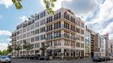 Platz 2: Berlin-Mitte, 17.000 Euro kalt  In der Nachbarschaft des Auswärtigen Amtes gibt es 706 Quadratmeter Wohnfläche an der Spitze dieses Gebäudes zu mieten.