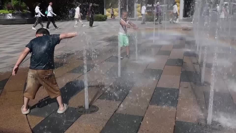 Video: Höchste Hitzewarnstufe in Peking ausgerufen - Wieder 40 Grad