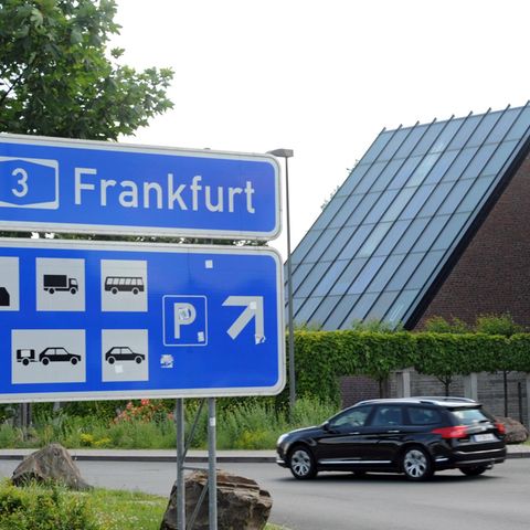 Blick auf die Autobahnkirche Medenbach