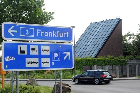 Blick auf die Autobahnkirche Medenbach