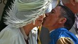 Gold-Gewinner Frankie Dettori drückte Königin Camilla bei der Siegerehrung einen Kuss auf die Wange. 