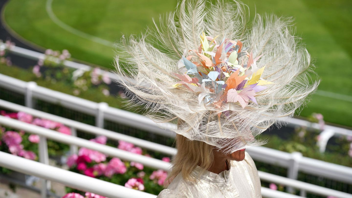 Der ausgefallene Hut dieser Ascot-Besucherin dürfte ganz vorne mit dabei sein im Rennen um die auffälligste Kopfbedeckung. 