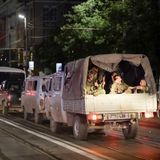 24. Juni, 19.40 Uhr. Prigoschin pfeift seine Truppen zurück. Er woll Blutvergießen vermeiden, sagt er in einer Rede. Die Kolonnen würden umkehren und in Richtung Feldlager zurückkehren. Zu dem Zeitpunkt sollen die Wagner-Söldner weniger als 200 Kilometer von Moskau entfernt sein.