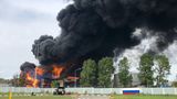 24. Juni, 11.12 Uhr. Auf ihrem Vormarsch Richtung Moskau treffen die Wagner-Söldner in Woronesch auf Gegenwehr. Gouverneur Alexander Gussew spricht von "Anti-Terror-Maßnahmen" der russischen Spezialkräfte. In dem Konflikt gerät ein Tanklager in Brand. Die Region liegt auf halber Strecke zwischen Rostow und Moskau. Bis zur russischen Hauptstadt sind es noch über 500 Kilometer.
