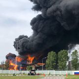 24. Juni, 11.12 Uhr. Auf ihrem Vormarsch Richtung Moskau treffen die Wagner-Söldner in Woronesch auf Gegenwehr. Gouverneur Alexander Gussew spricht von "Anti-Terror-Maßnahmen" der russischen Spezialkräfte. In dem Konflikt gerät ein Tanklager in Brand. Die Region liegt auf halber Strecke zwischen Rostow und Moskau. Bis zur russischen Hauptstadt sind es noch über 500 Kilometer.