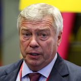 24. Juni, 3 bis 4 Uhr. Die Wagner-Truppen schießen auf ihrem Weg nach Moskau einen russischen Militärhubschrauber ab und marschieren in die Regionalhauptstadt Rostow ein. Der hiesige Gouverneur Wassili Golubew mahnt die Bewohner dazu, ihre Wohnungen und Häuser nicht zu verlassen.