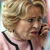 24. Juni, 12.10 Uhr. Die Vorsitzende des russischen Oberhauses, Valentina Matwienko, versichert, Putin habe die "volle Unterstützung" der Parlamentskammer. Auch aus den von Russland besetzten Gebieten in der Ostukraine kommen Solidaritätsbekundungen. "Die Menschen in Cherson und die Region unterstützen unseren Präsidenten voll und ganz!", verkündet der Regionalgouverneur on Cherson, Oleksandr Prokudin.