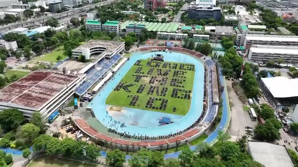 Video: Bangkok: Harley-Fahrer gratulieren König zum baldigen 71. Geburtstag