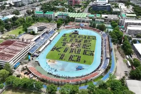 Video: Bangkok: Harley-Fahrer gratulieren König zum baldigen 71. Geburtstag