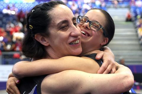 Valeria Nardo und Giovanna Angela Demurtas jubeln bei den Special Olympics