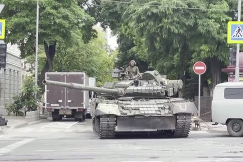 Video: Zeigt die Kurz-Revolte Risse in Putins Macht?