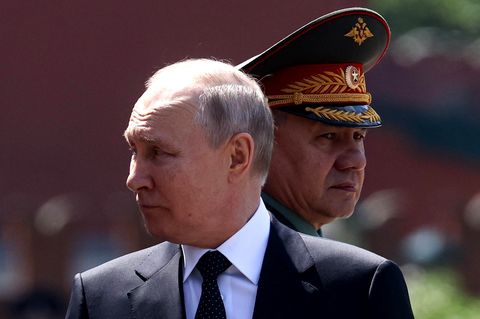 Meuterei in Russland: Wladimir Putin will am Morgen die "Verräter" radikal bestrafen, am Abend ist alles vergessen.