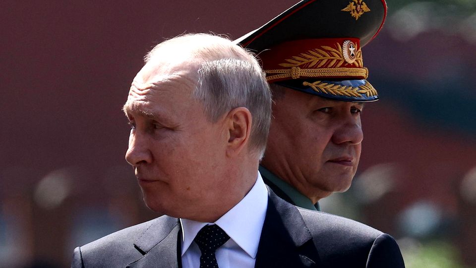 Meuterei in Russland: Wladimir Putin will den Morgen "Verräter" radikal bestrafen, am Abend ist alles vergessen.