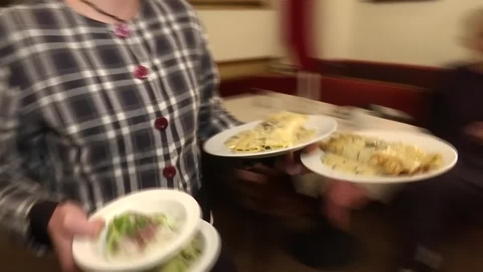 Video: Mindestlohn soll in zwei Schritten bis auf 12,82 Euro steigen