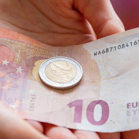 Zwölf Euro