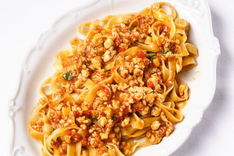 Bolognese aus Garnelen: Tim Mälzers alltagstaugliche Pasta