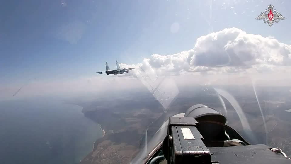 Video: Russland - Kampfflugzeug-Übungen über der Ostsee