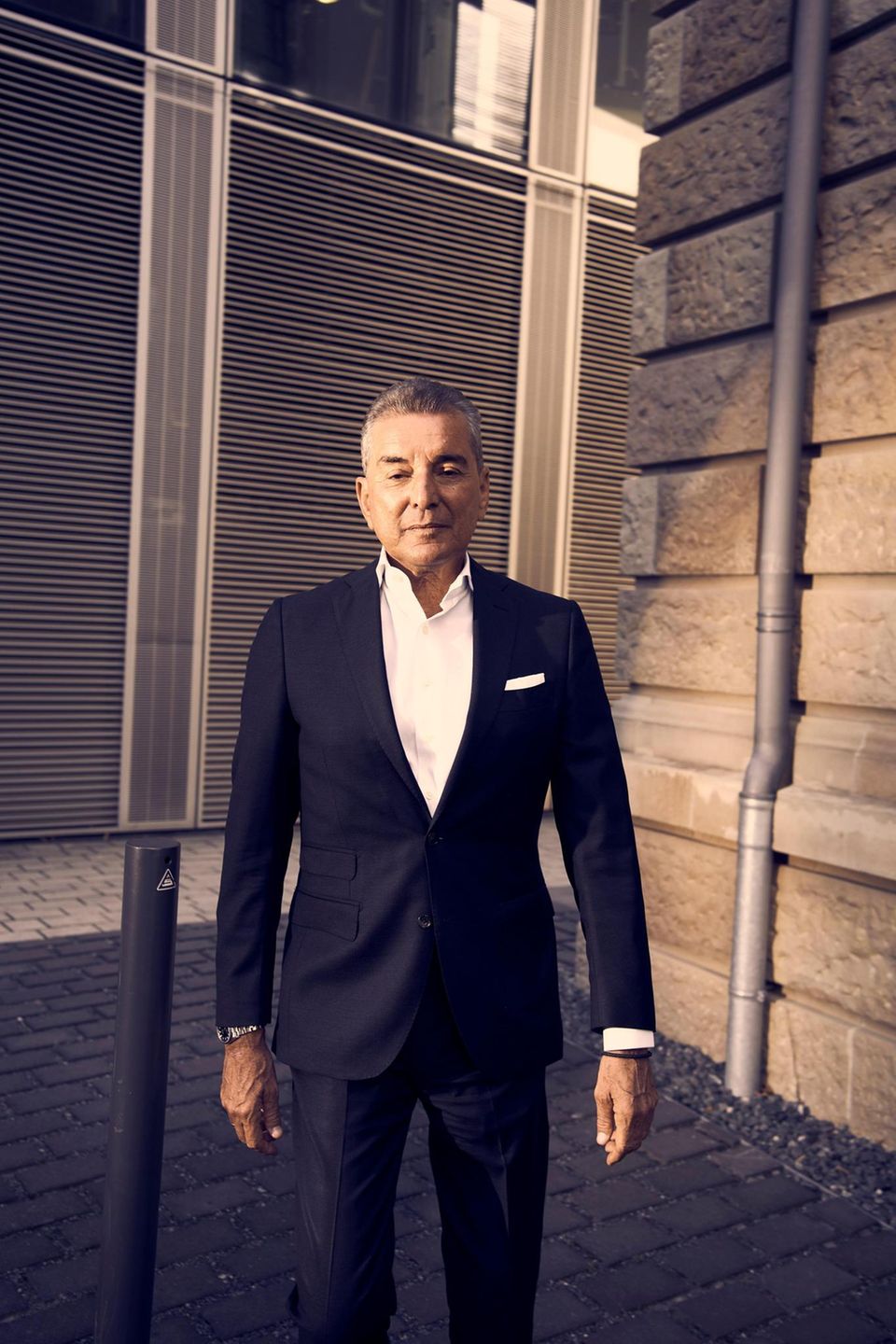 Friedman, studierter Jurist und Philosoph, hat als Anwalt, TV-Moderator, Publizist und für jüdische Organisationen gearbeitet