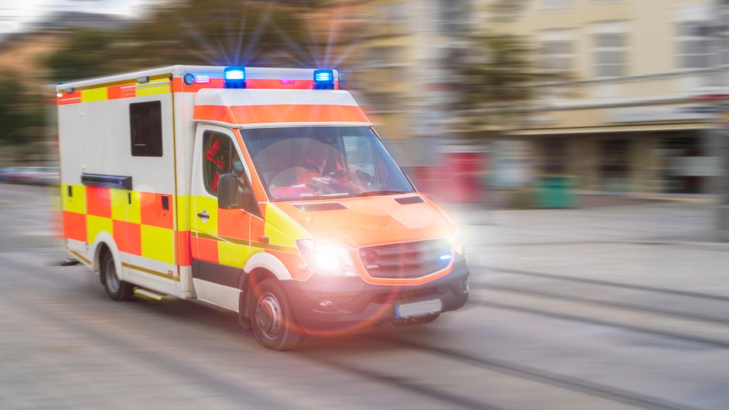 Ein Krankenwagen als Symbolfoto für eine Überdosis Ecstasy