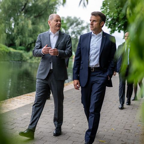 Emmanuel Macron und Olaf Scholz im Gespräch