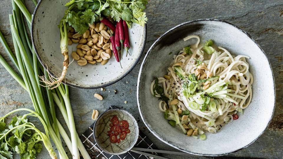 Rezept für Sesamnudeln: Leckere koreanische Udonnudeln, ganz einfach ...