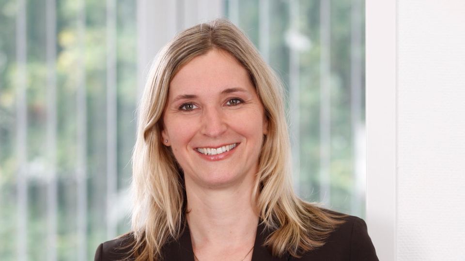 Von Kakao bis Coltan: Elisabeth Fröhlich ist Professorin für strategische und nachhaltige Beschaffung an der CBS International Business School und Vorsitzende des Beirats des JARO Instituts für Nachhaltigkeit und Digitalisierung Elisabeth Fröhlich ist Professorin für strategische und nachhaltige Beschaffung an der CBS International Business School und Vorsitzende des Beirats des JARO Instituts für Nachhaltigkeit und Digitalisierung