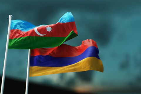 Nachdem die Region Bergkarabach von der Außenwelt abgeschnitten wurde, treffen sich nun die Außenminister Aserbaidschans und Armeniens, um über Frieden zu sprechen